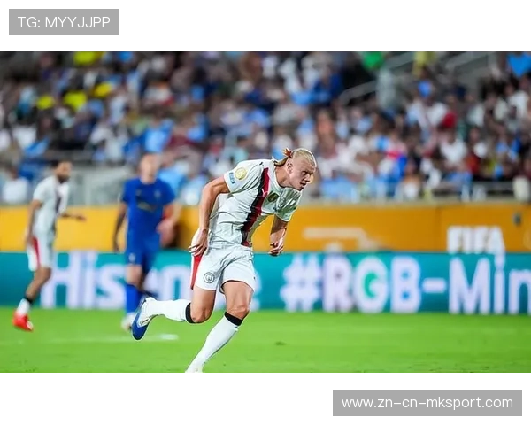 哈兰德反身甩头攻门极具威胁：足球场上的无解杀招